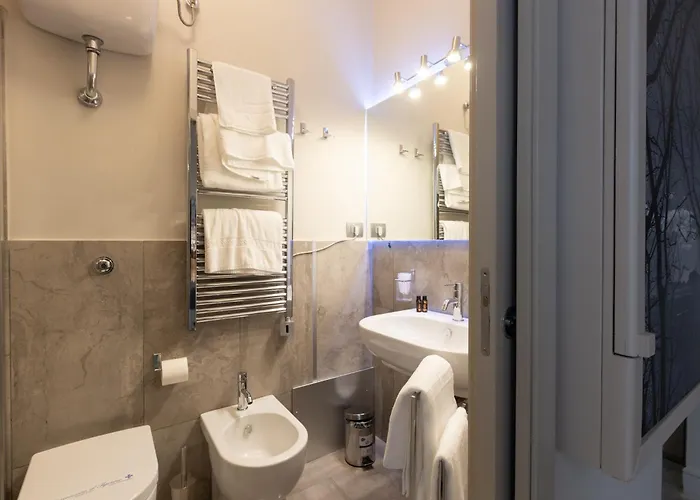 I 4 Elementi Konukevi Napoli