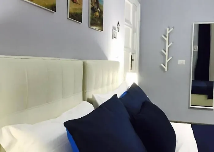 I 4 Elementi Konukevi Napoli