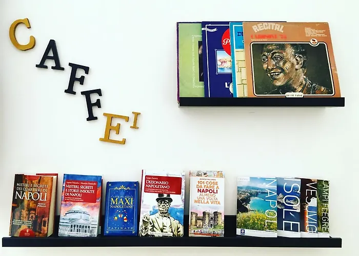 I 4 Elementi Konukevi Napoli